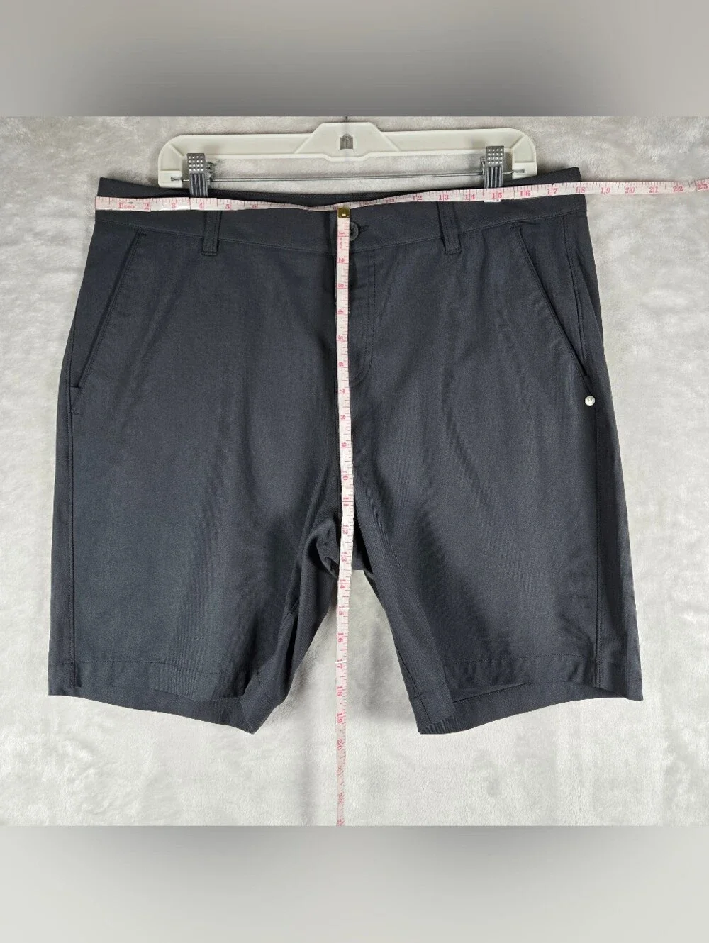 Vuori Meta Shorts Mens Size 34 Dark Gray Stretch Chinos #V379 8.5” Inseam